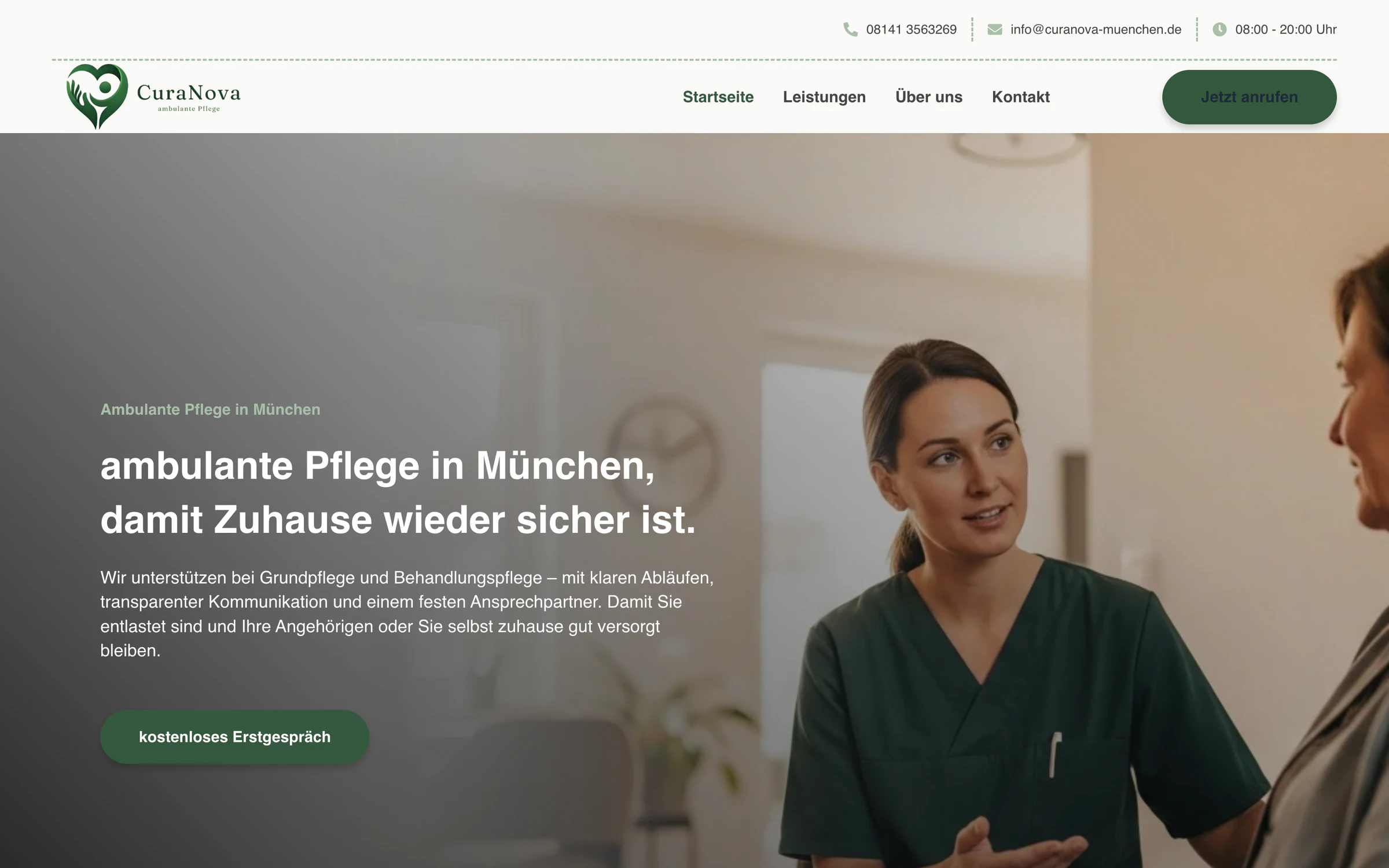 Website von CuraNova am Computer